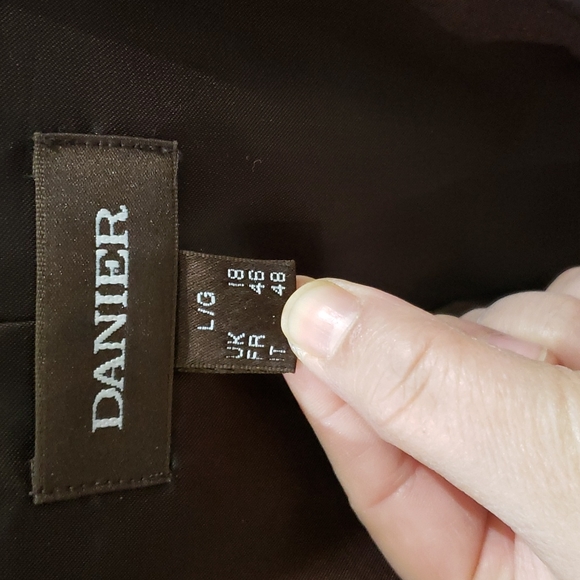 Danier - Picture 4 of 4